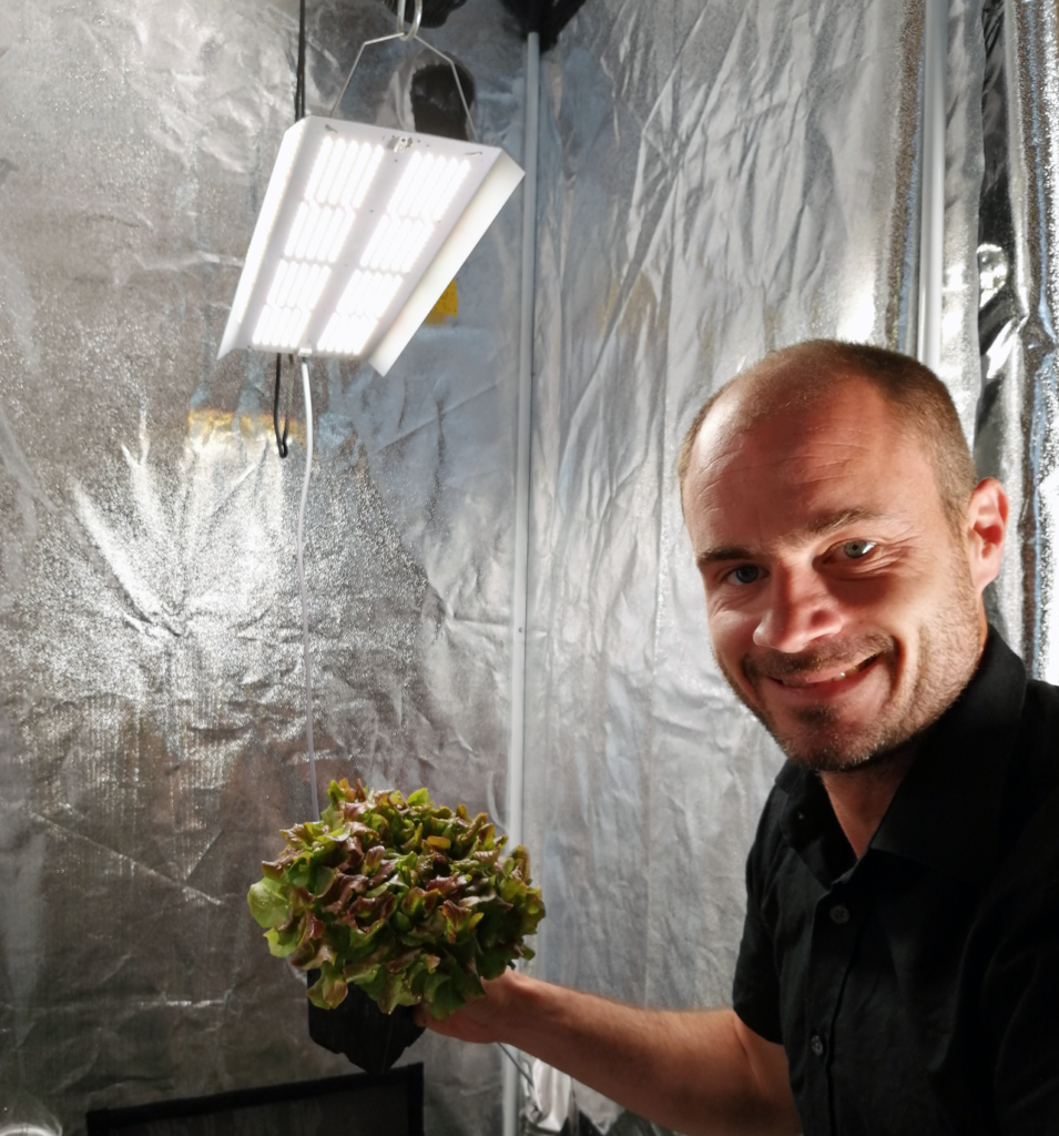 Press: hortiONE Lampen für den heimischen Hobbygärtner 1 JK hortiONE368 Salat Zelt Press: hortiONE Lampen für den heimischen Hobbygärtner JK hortiONE368 Salat Zelt 1
